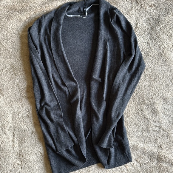 Cardigan Set - Picture 5 of 6